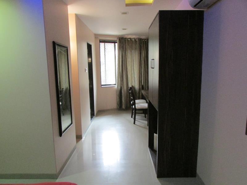 Oyo 49867 Hotel Kalpana Residency Mumbai Exterior photo